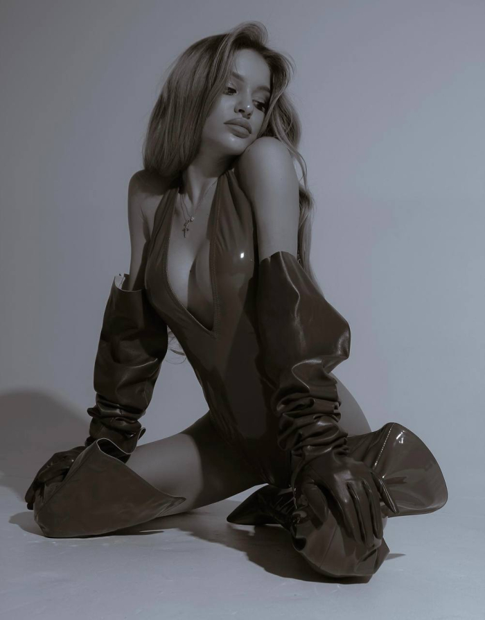 Фотоотзыв. Пациентка пластического хирурга Гукаса Миракяна после аугментационной маммопластики.