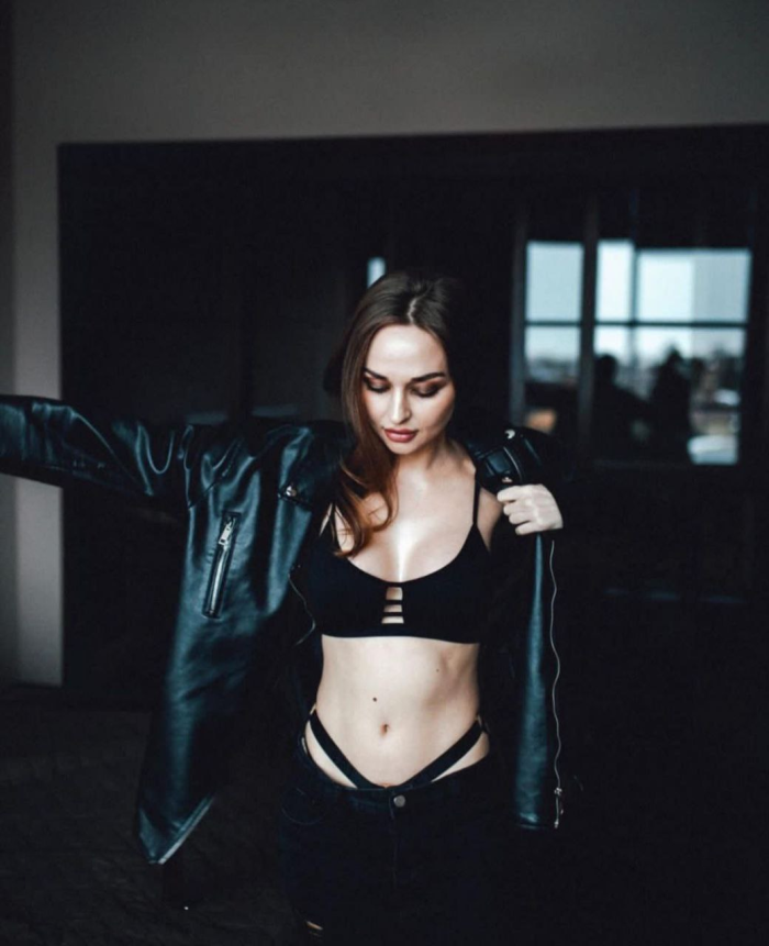 Фотоотзыв. Пациентка доктора Гукаса Миракяна после увеличения груди имплантами.