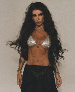  Блогер Айза запланировала десятую по счету операцию на груди